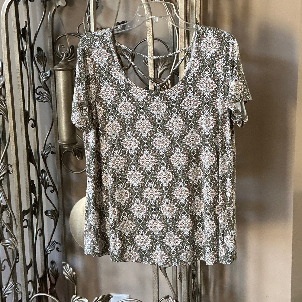 Nine Britton Olive and White Short Sleeve Tee